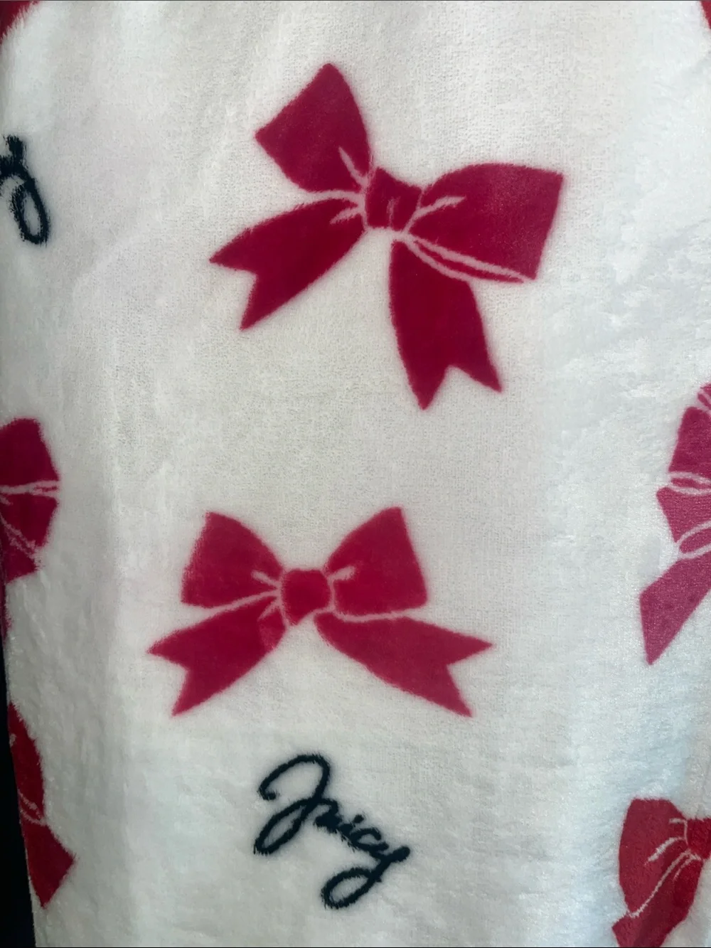Juicy Couture 50x70” White Plush Throw with Pink Bow Print - Picture 3 of 4